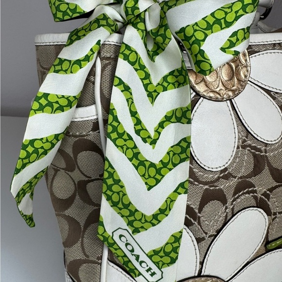 Y2K Coach F14724 Limited Ed. Green White Scarf Wallet Bleecker Daisy Tote Bag - Picture 4 of 16